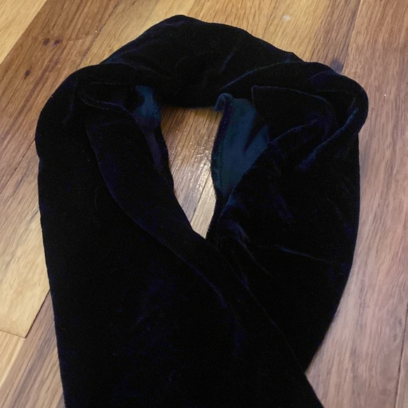 Women’s Black Velvet Scarf OS - Picture 2 of 6